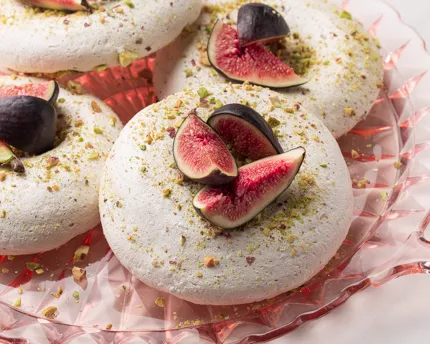 Pistachio_Pavlova_landscape_hero_web